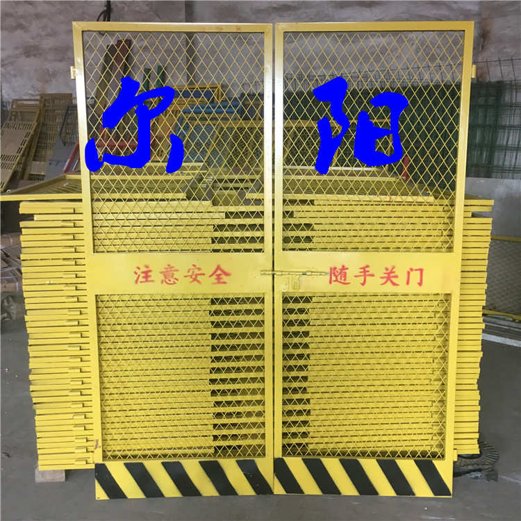 施工電梯防護(hù)門報價